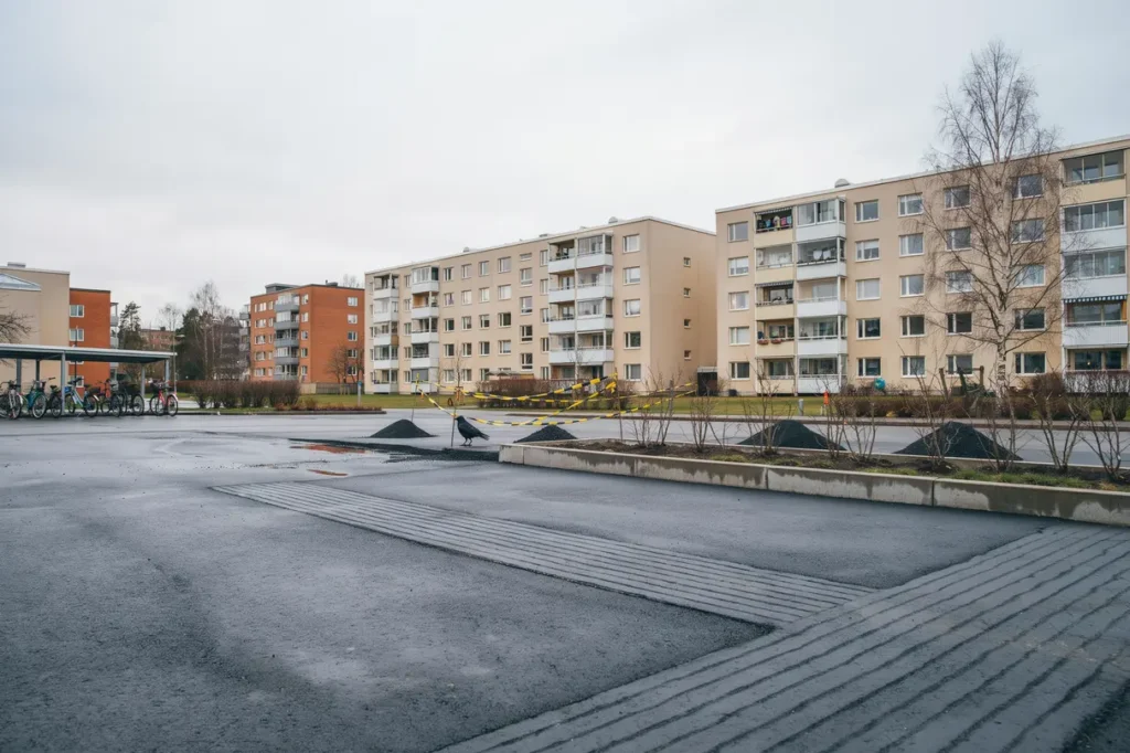 rivning och fr sning av sliten asfaltyta i fittja botkyrka